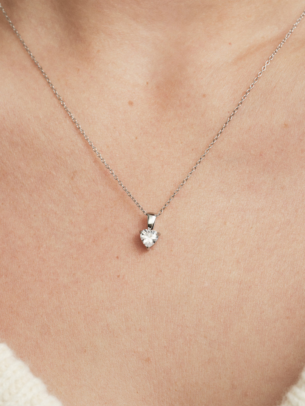 Bonne White Necklace