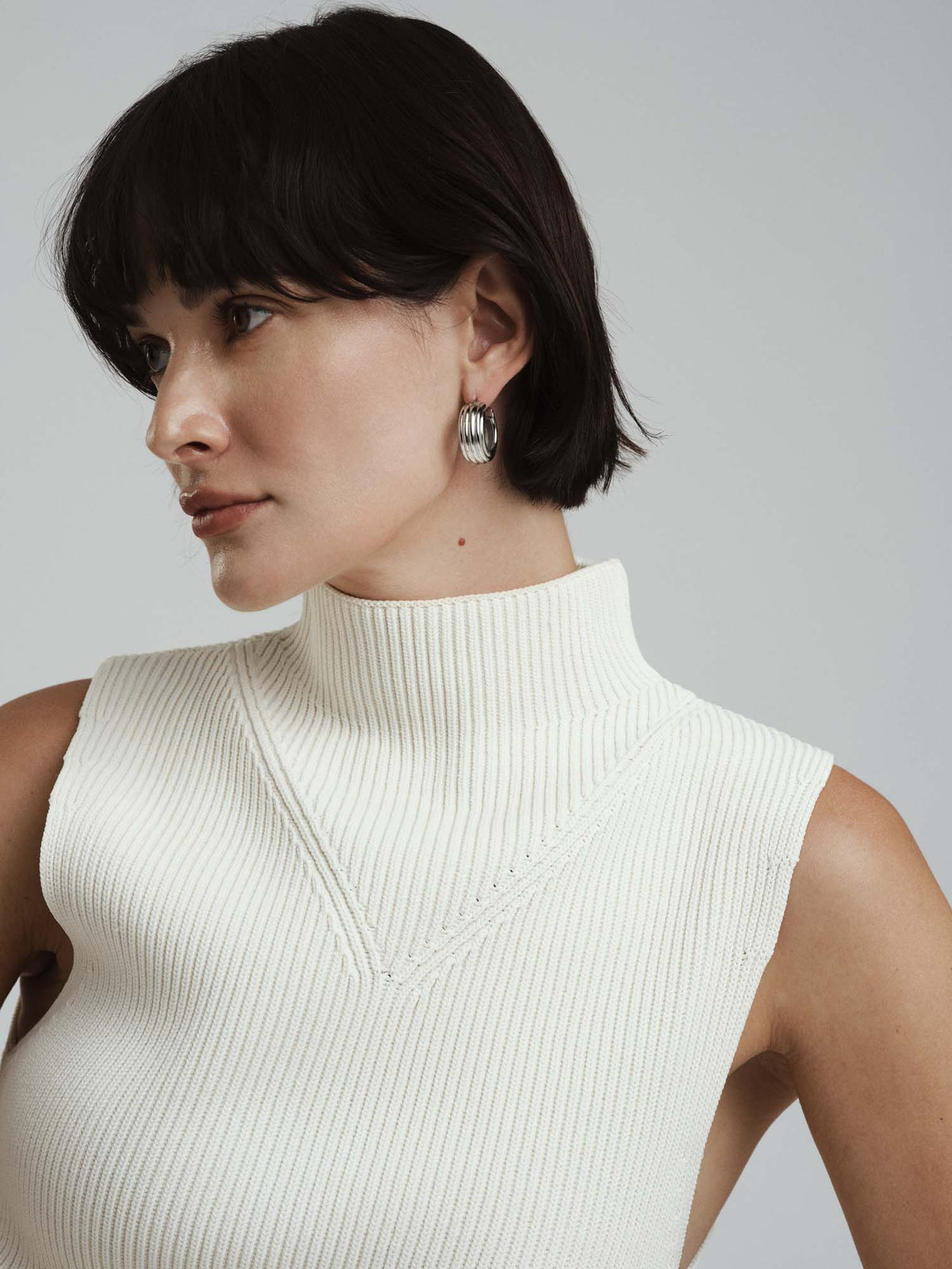 Edge Ribbed Medium Hoops