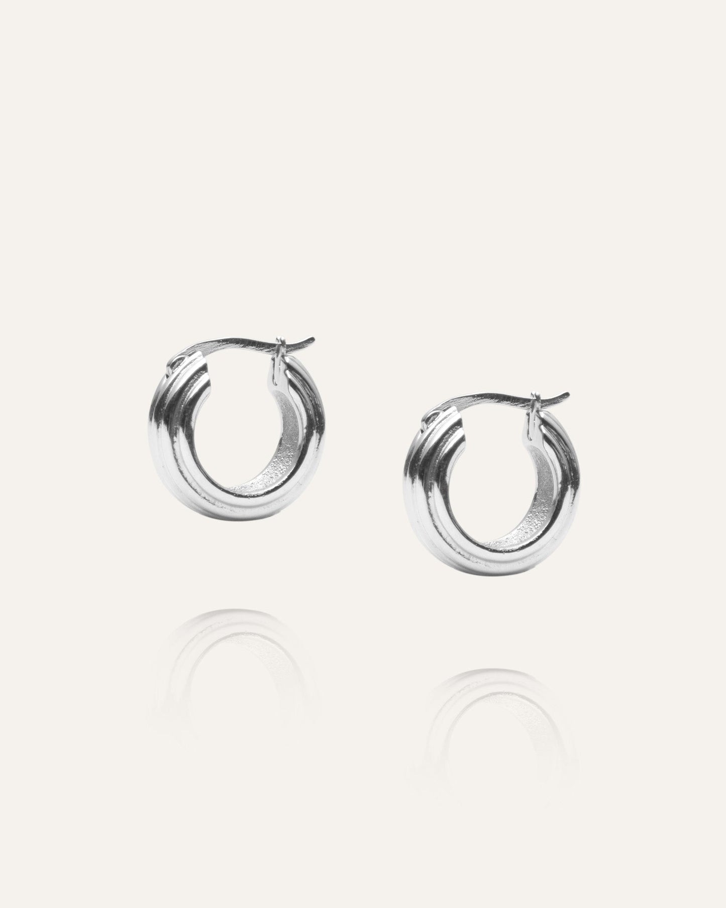 Edge Ribbed Small Hoops