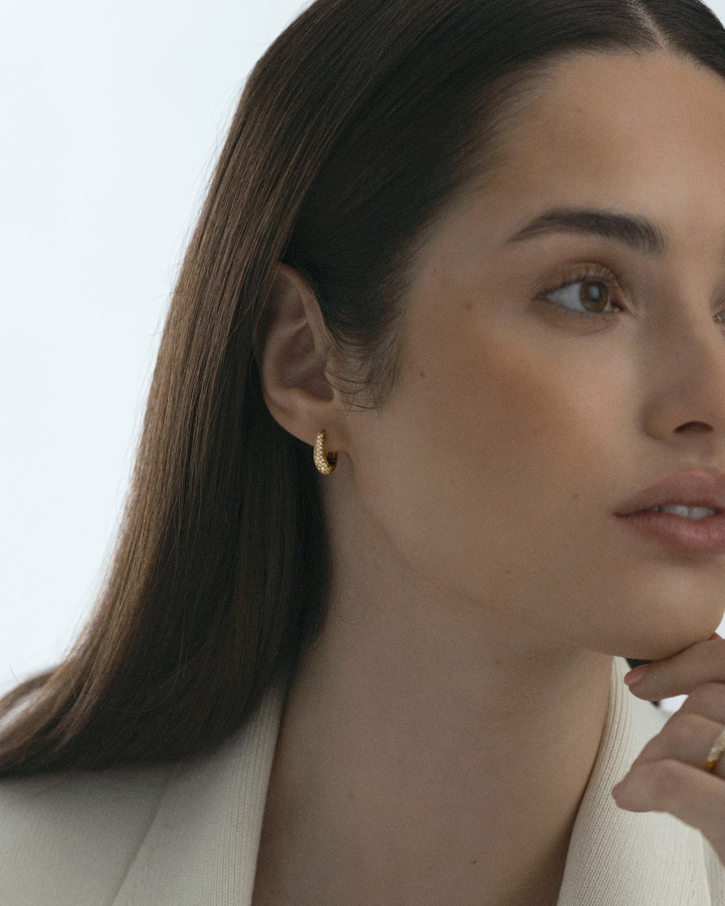 Pavé precious small hoops