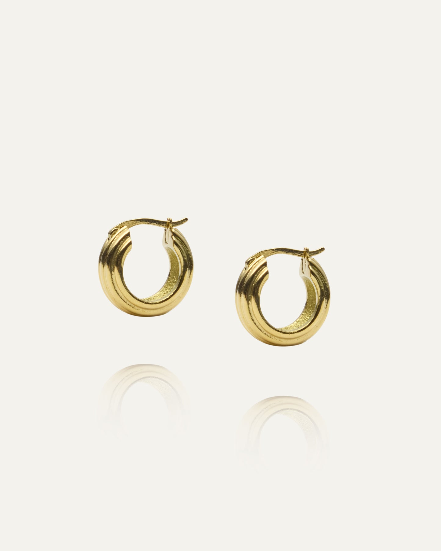 Edge Ribbed Small Hoops